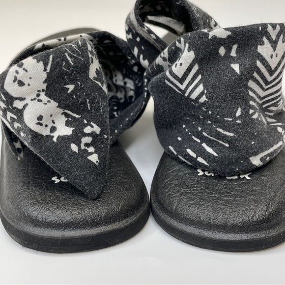 Sanuk Sandals Womens 8 Black White Yoga Sling Shoes Fabric Flip Flops Summer - Picture 7 of 11
